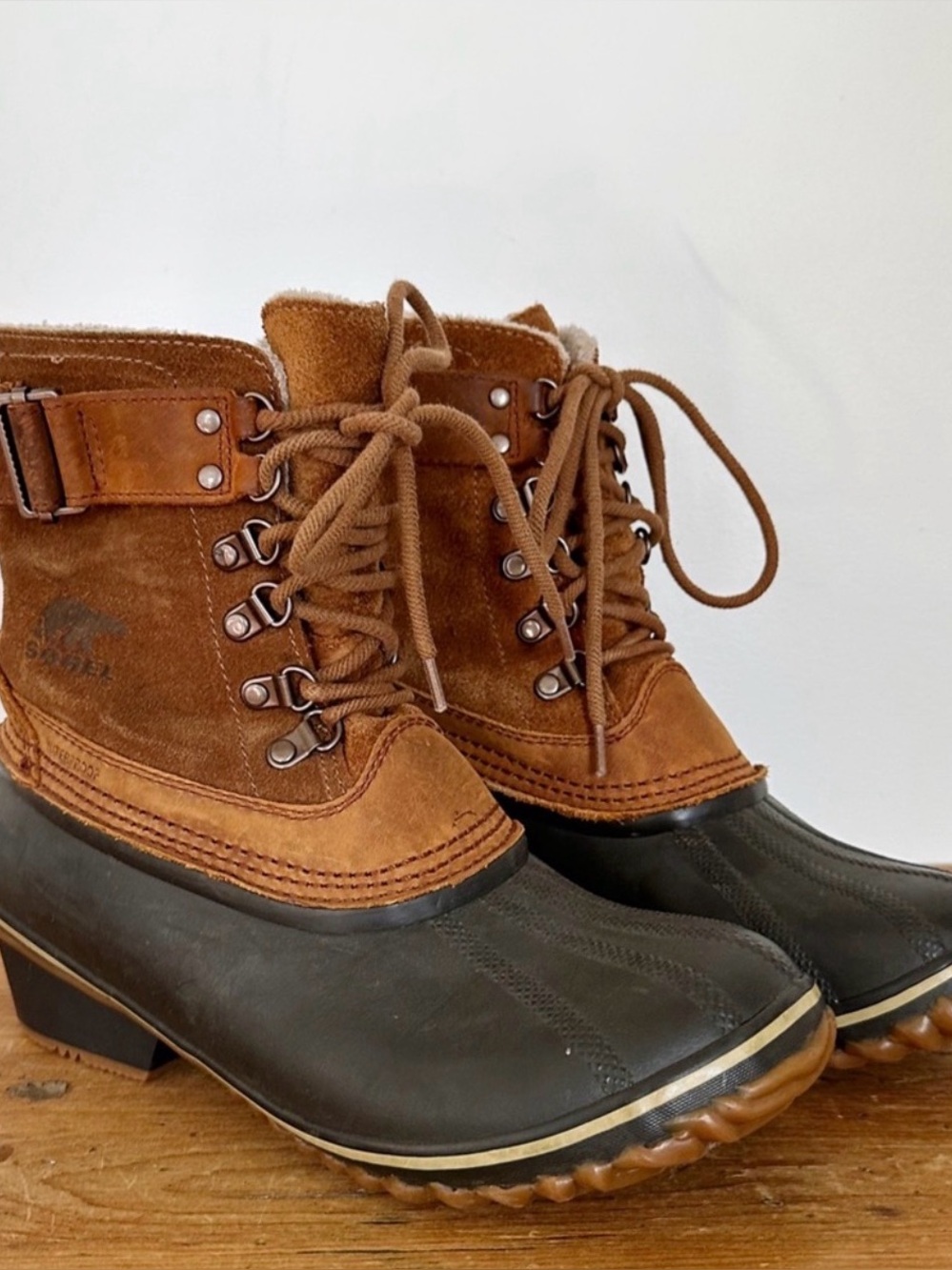 SOREL Women's Waterproof Fancy Lace II Suede Winter Boots. Sz 9. - Picture 2 of 6